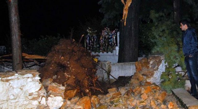 İtalya&#039;nın başkenti Roma&#039;da hortum, 2 ölü