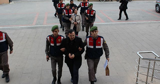 Jandarma FETÖ üyesi akademisyen çifti sınırda yakaladı