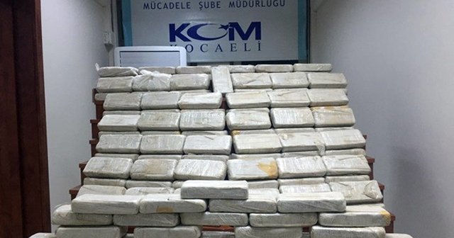 Kocaeli’de bir araçta 61 kilo uyuşturucu ele geçirildi