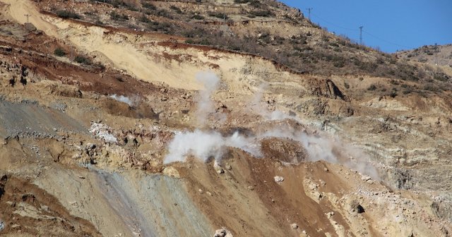 Madencileri arama çalışmalarında dinamit kullanıldı