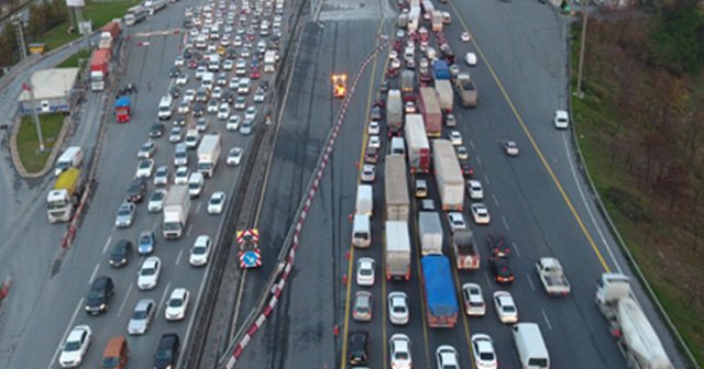 Mahmutbey gişelerdeki trafik çilesi havadan görüntülendi