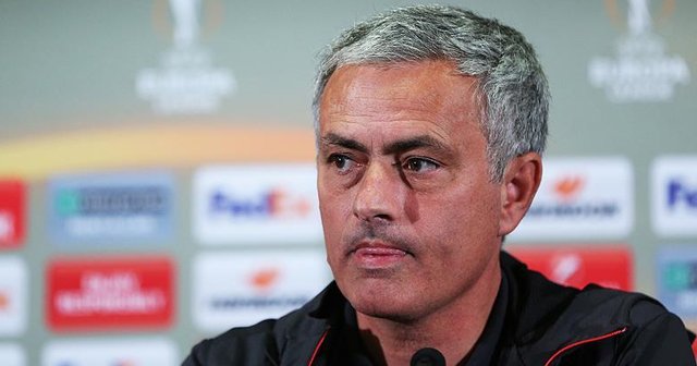 Mourinho&#039;ya federasyondan men cezası