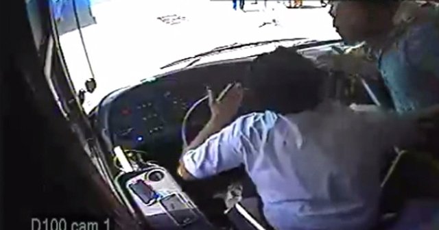 Otobüs şoförüne ’akbil’ dayağı kamerada