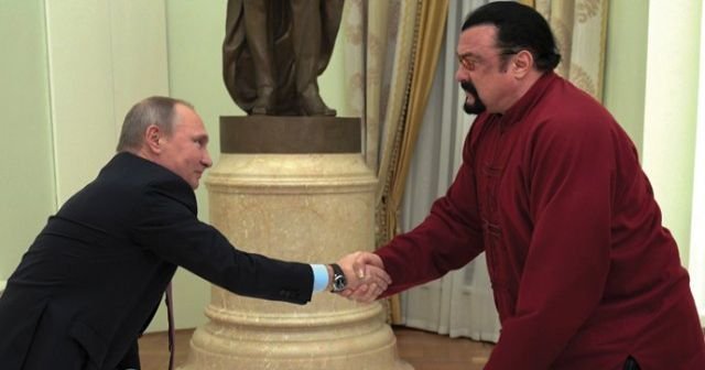 Oyuncu Steven Seagal, artık resmen Rus vatandaşı oldu.