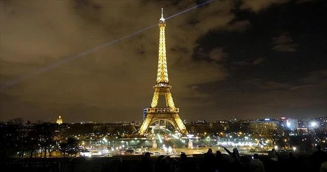 Paris&#039;e giden turist sayısı terör nedeniyle 1,8 kişi milyon azaldı