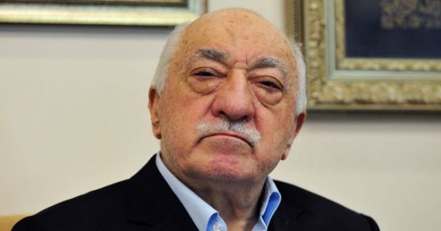 Pensilvanya&#039;da &#039;Trump senin için geliyor FETO Gülen&#039; pankartı açıldı