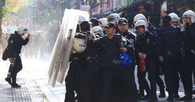 Provokatörler sahnede, 3 ilimiz karıştı