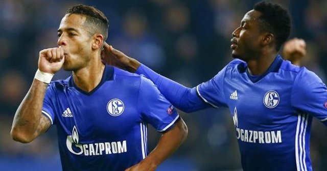 Schalke lider olarak turladı