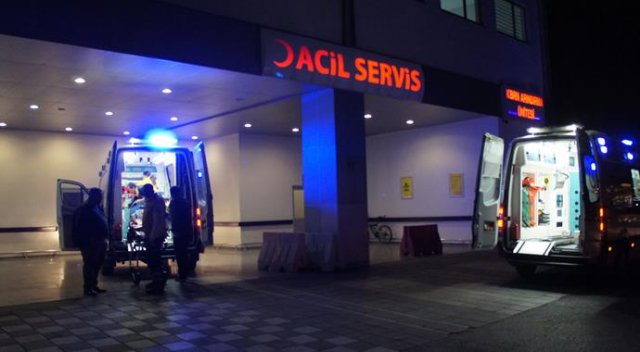 Servis minibüsü otomobil ile çarpıştıı 6 yaralı