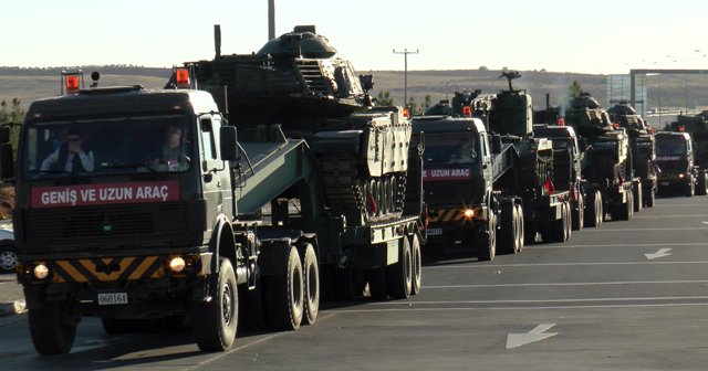 Sınıra giden tanklar Şanlıurfa’dan geçti