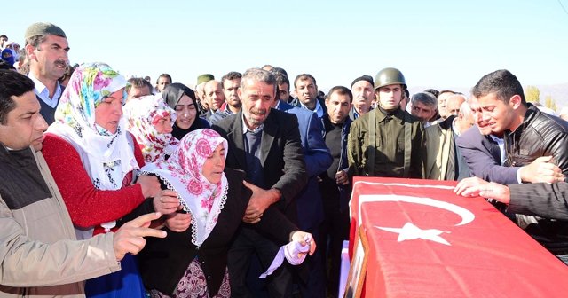 Şırnak’ta şehidin cenazesinde Kürtçe ağıtlar yankılandı