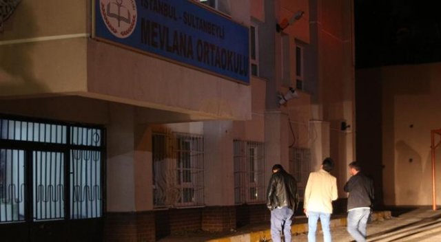 Sultanbeyli&#039;de okula molotoflu saldırı