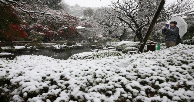 Tokyo&#039;ya 54 yıl sonra ilk kez kar yağdı