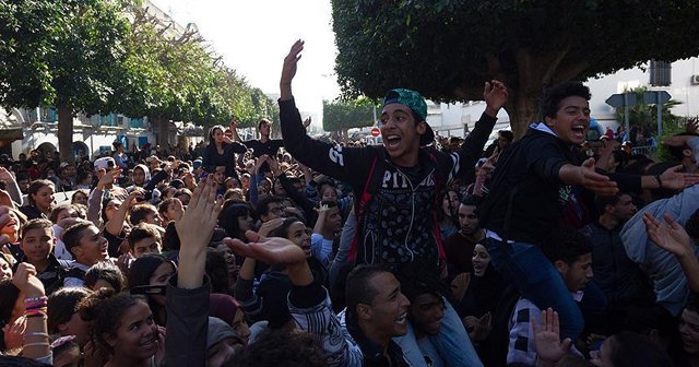 Tunus&#039;ta lise öğrencilerinden sınav protestosu