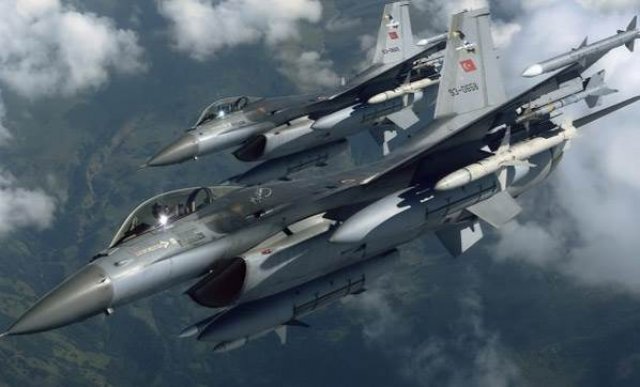 Türk F-16&#039;larına Yunan jetlerinden taciz