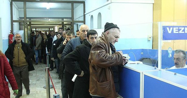 Vergi dairelerinde &#039;ilk taksit&#039; yoğunluğu yaşanıyor