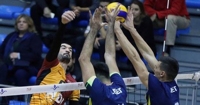 Voleybolda derbinin kazananı Fenerbahçe oldu