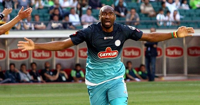 Yıldız futbolcu Leonard Kweuke'nin eşi komaya girdi, ikizleri öldü