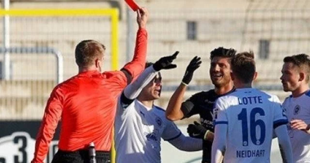 'Pis Türk' dediler, benim de kafam attı'