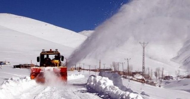 765 köy yolu kar nedeni ile ulaşıma kapandı