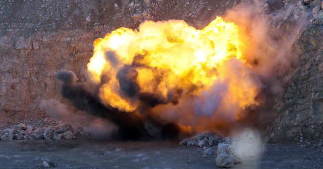 Adana’da facia önlendi, ele geçirilen bombalı araç imha edildi