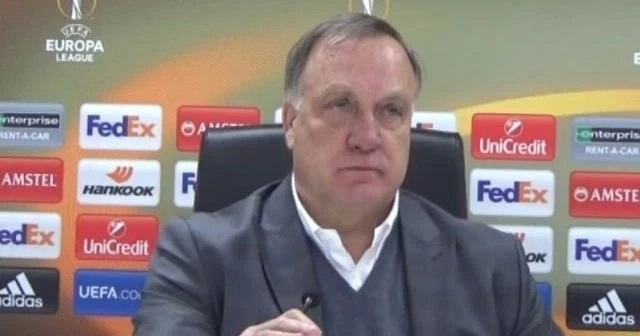 Advocaat İki futbolcuya kapıyı gösterdi