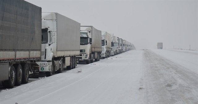 Ağrı&#039;da ulaşıma kar engeli