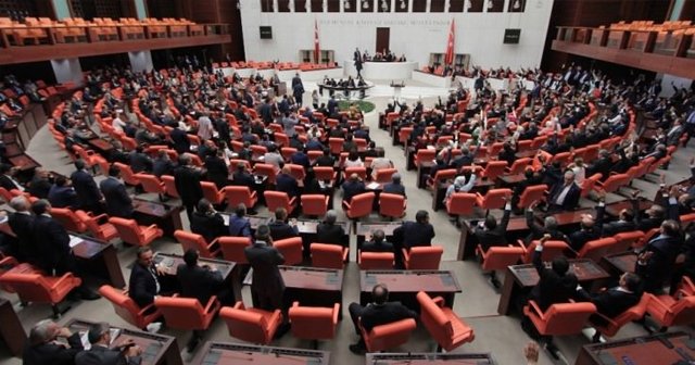 AK Parti yeni anayasa teklifini bugün Meclis Başkanlığı&#039;na sunacak