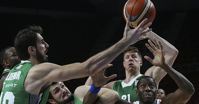 Anadolu Efes 11. galibiyetini aldı