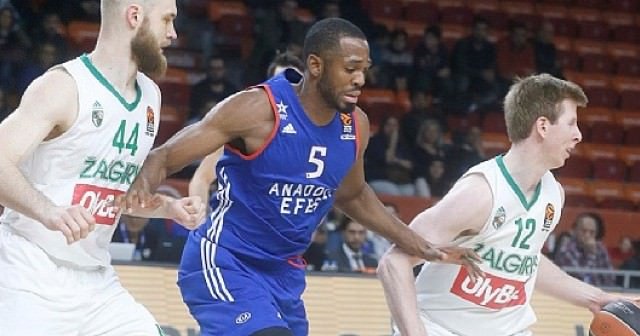 Anadolu Efes&#039;e evinde ağır darbe