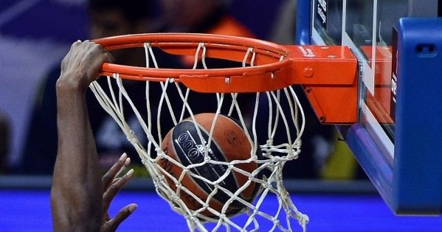 Anadolu Efes&#039;ten farklı galibiyet