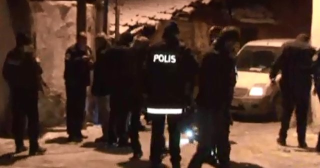 Ankara&#039;da polise saldırı