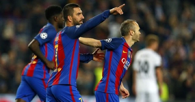 Arda Turan, M&#039;Gladbach maçında hat trick yaptı