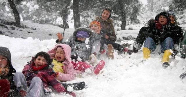 Artvin’in bazı ilçelerinde eğitim bir gün ara verildi