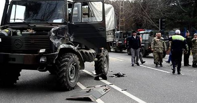 Askeri araç TIR ile çarpıştı, 2&#039;si asker 3 kişi yaralandı