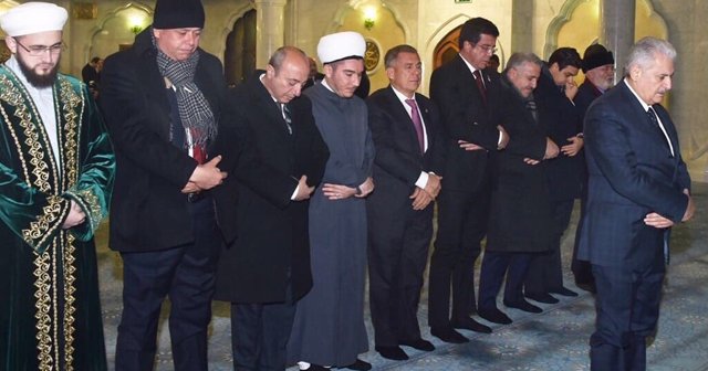 Başbakan Yıldırım Tataristan&#039;da namaz kıldırdı