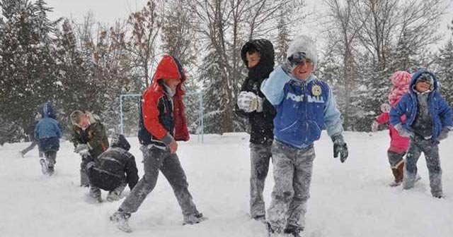 Bingöl Karlıova&#039;da okullar kar sebebi ile 2 gün tatil edildi