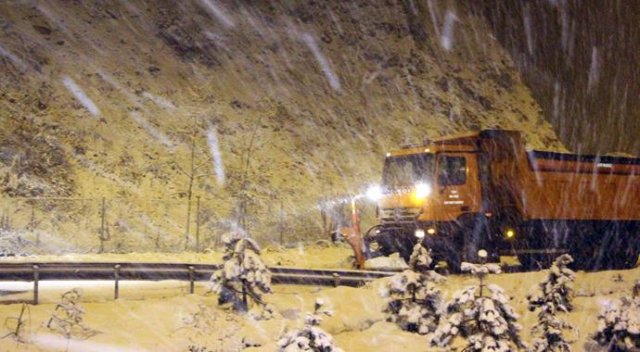 Bolu&#039;da kar ulaşımı olumsuz etkiledi