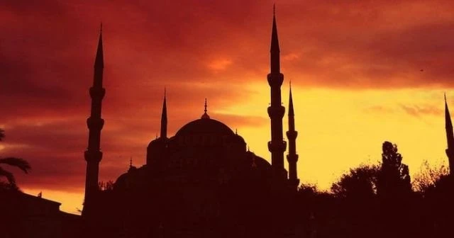 Bugün mübarek Mevlid Kandili