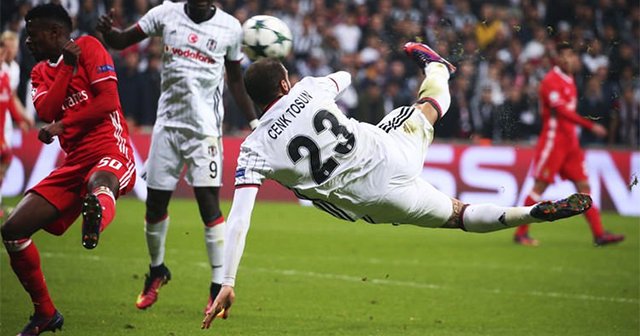 Cenk Tosun gururlandırdı