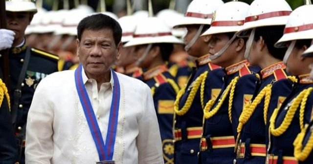 Duterte&#039;den polislere: Ben öldürdüm, siz de öldürün