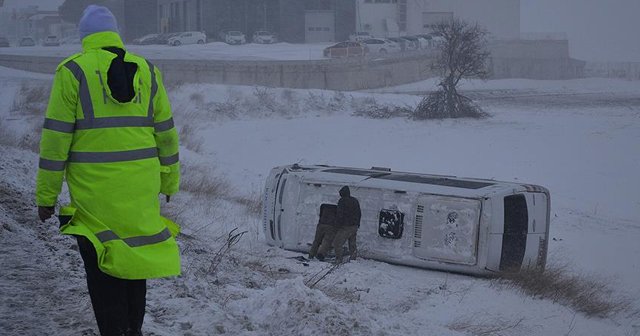 Edirne&#039;de yolcu minibüsü devrildi: 10 yaralı