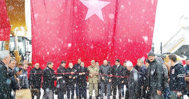 Erciş Belediyesine alınan 17 iş makinesi hizmete başladı