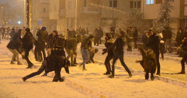 Eskişehir&#039;de kartopu savaşı etkinliği