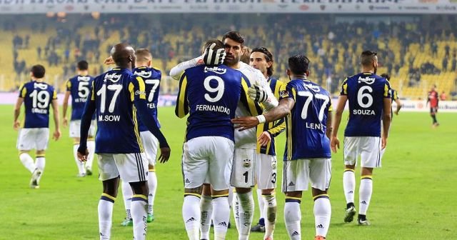 Fenerbahçe&#039;nin 3 puanı santrforlarına bağlı