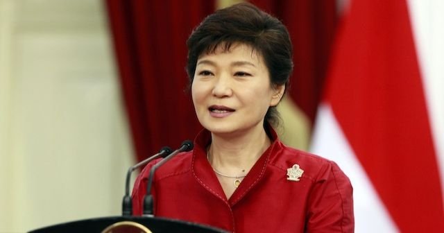 Güney Kore Devlet Başkanı Park Geun-hye görevden azledildi