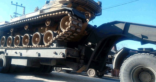 Hakkari’nin Çukurca ilçesinden sınıra tank sevkıyatı