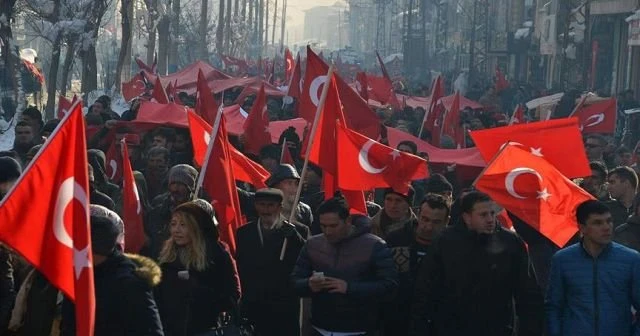 Hakkari Yüksekova&#039;da &#039;teröre lanet&#039; yürüyüşü düzenlendi