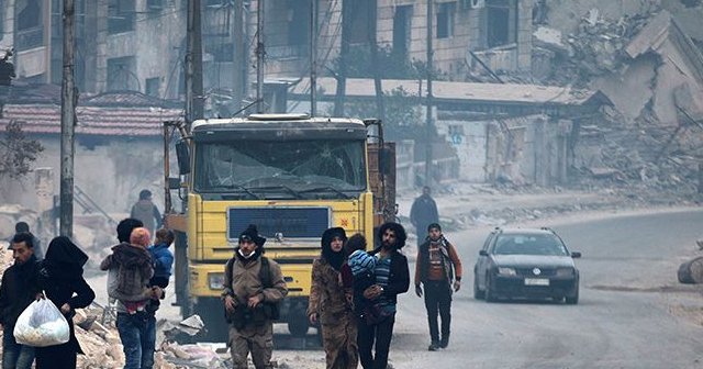 Halep&#039;te sivillerin tahliyesine yeniden başlanacak