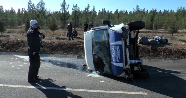 İşçileri taşıyan minibüs devrildi: 13 yaralı